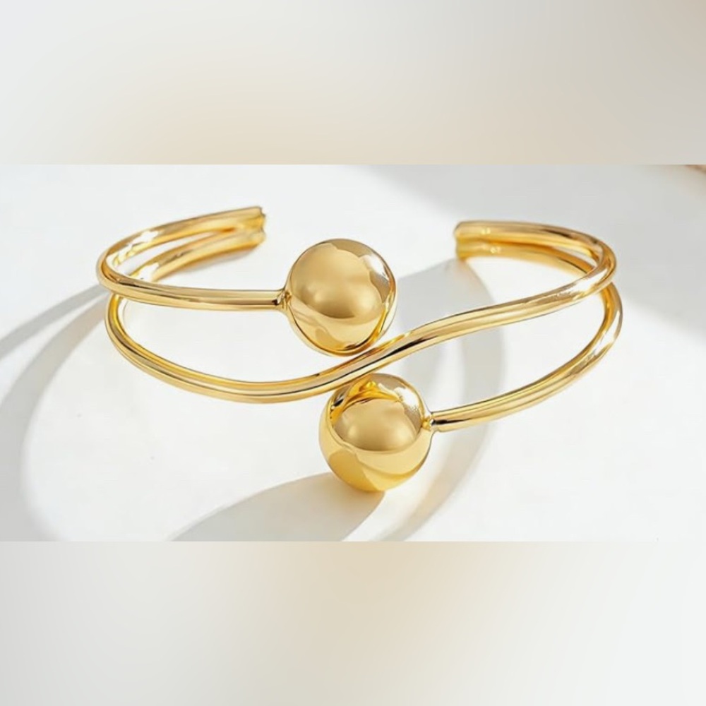 Stunning Neiman Marcus 18KT Gold dip Ball Cuff Bracelet